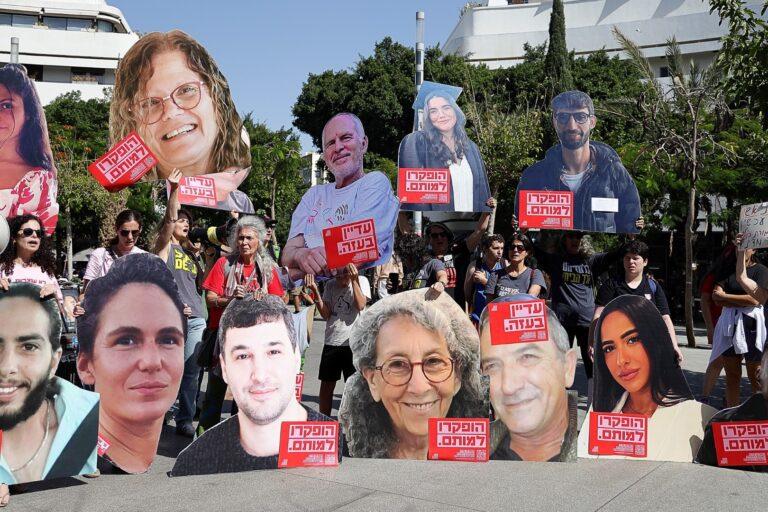 120421_a_performance_and_march_for_the_abducties_ ליזי שאנןPikiWiki_Israel