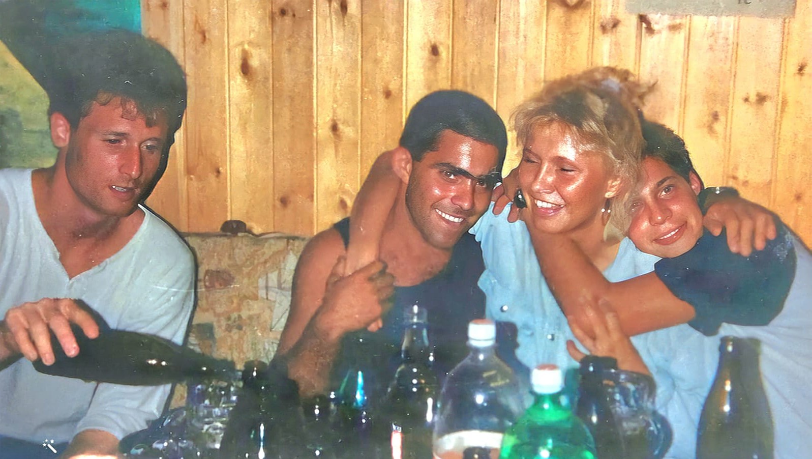 מפלט בגדות מ-1985